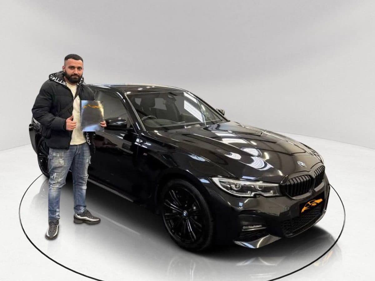 Rapid customer collecting a black BMW 3 Series M Sport