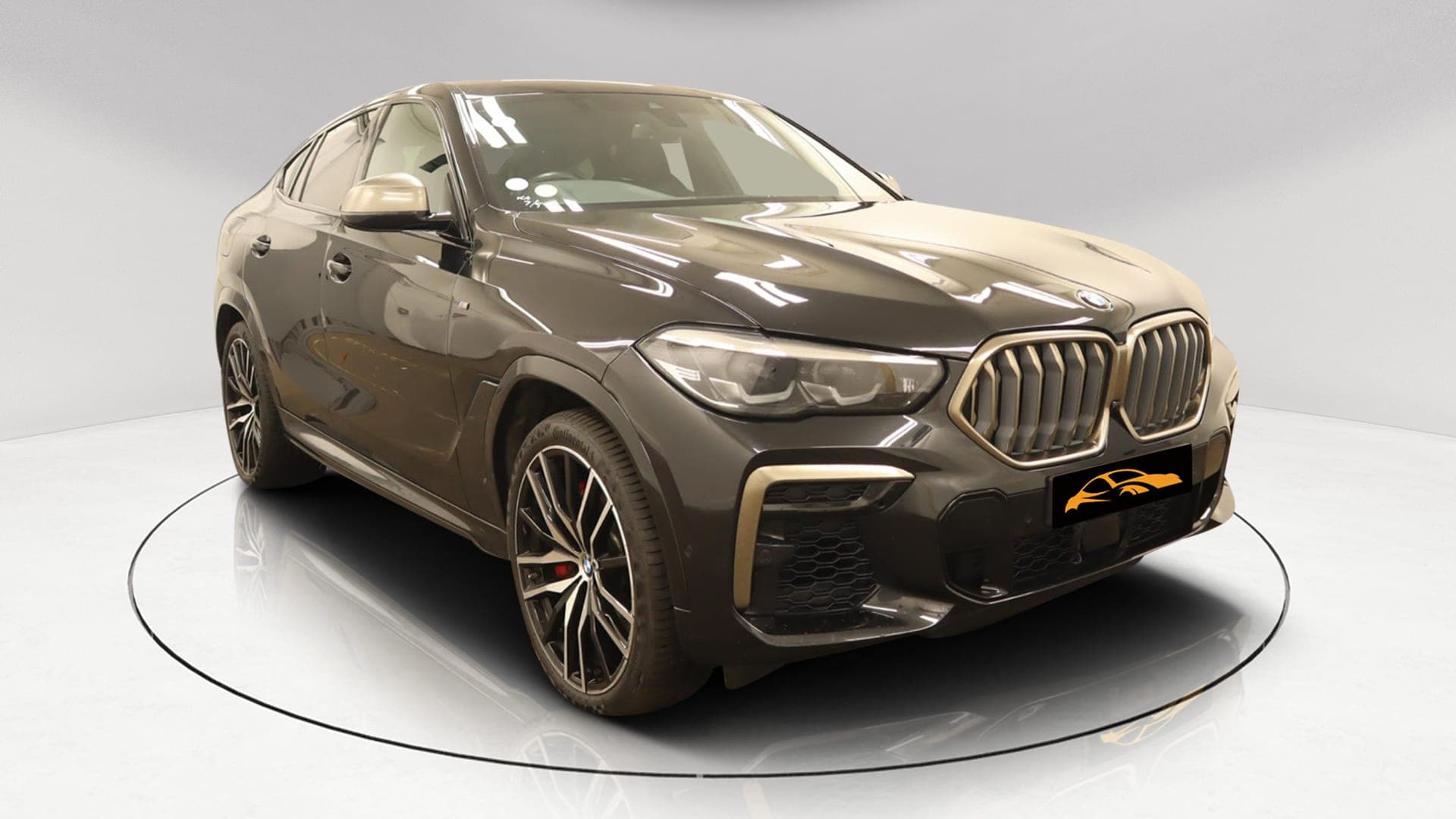 BMW X6 4.4 xDrive M50i Coupe, front three-quarter view