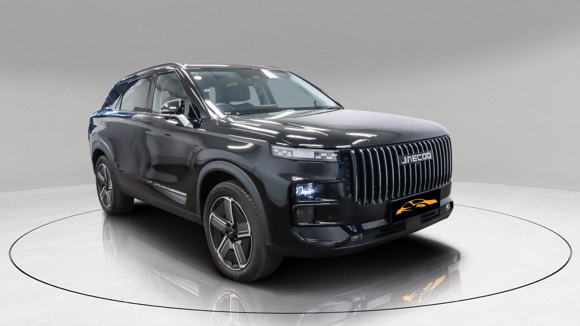 Jaecoo J7 SHS PHEV Luxury in black — front three-quarter view