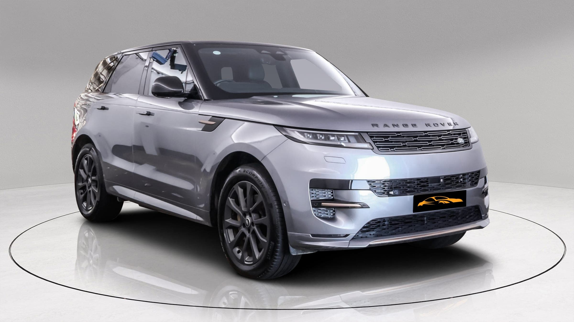 Range Rover Sport P460e Dynamic SE in grey with a black roof, front three-quarter view